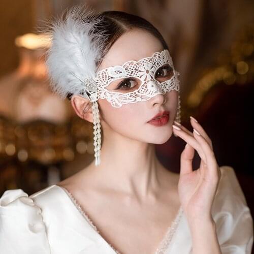 Beautiful Lace Mask Birthday Banquet Party Feather Sexy Goddess Fashion Item Makeup Mask Ball Props Feather Half Cover Mask