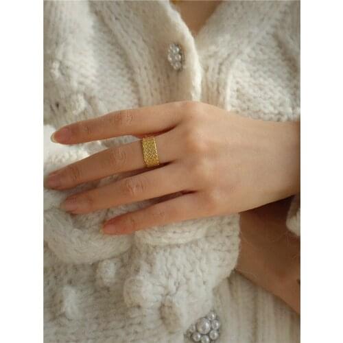 Women Jewlery Wave Carved Band Statement Ring Titanium With 18 K Gold Designer T Show Club Cocktail Party Rare Japan Korean