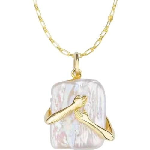 SRCOI New Romantic Hands Hug Imitation Pearls Pendant Necklace Creative Exquisite Square Pearl Couple Chain Necklace For Lover