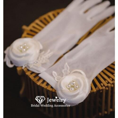 CC Marriage Gloves Women Accessories Wedding Jewelry Engagement Dress Short Lace Flower Shape Mittens 100% Handmade Gants AN185