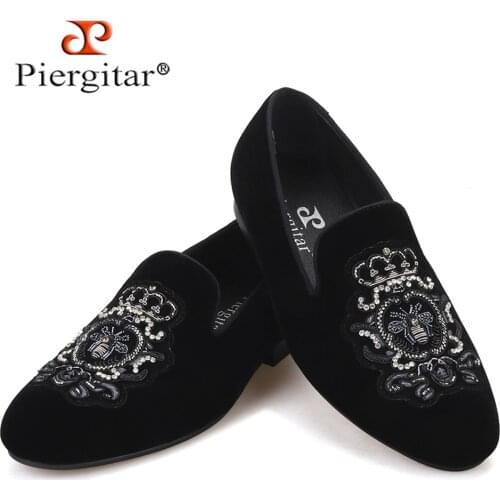 Piergitar new design men velvet shoes with hand-stitch crown and bee embroidery for party and banquet plus size mens loafers