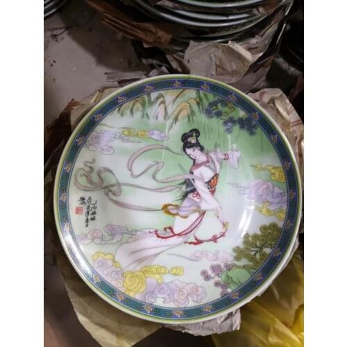 En las Dynasties Ming y Qing, la porcelana azul y blanca de Jingdezhen estaba hecha de la antigua imagen de Hada, Y LA 5 e