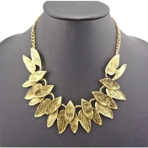 Fashion Retro Style Golden Alloy Hollow Leaf Necklace European And American Romantic Style Wild Temperament Lady Necklace