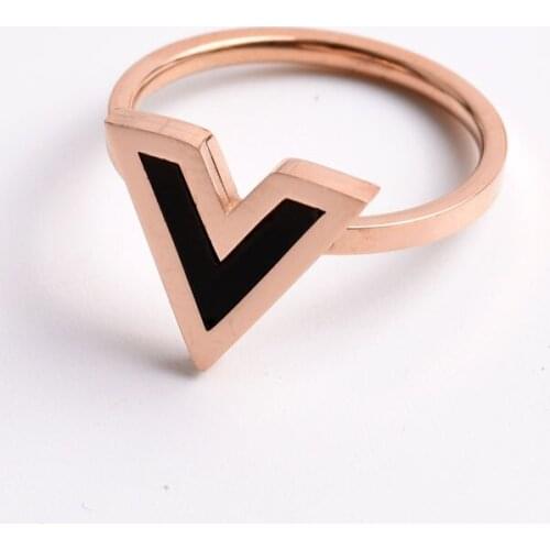 Simplicity Fashion Jewelry Black V Letter Rings For Women Bague Couple Ring Female Boho Jewelry Woman Accessories