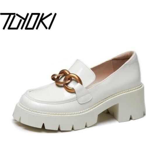 Tuyoki Women Real Leather Pumps Round Toe Slip On Metal Chain Slip On Shoes Solid Color Female Footwear Size 34-39