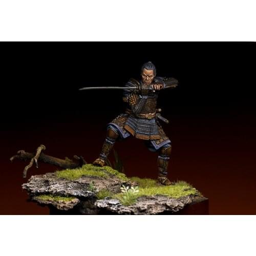Resin Figure 1/24 ancient man stand with sword Model Unassambled Unpainted Figure Building Kit