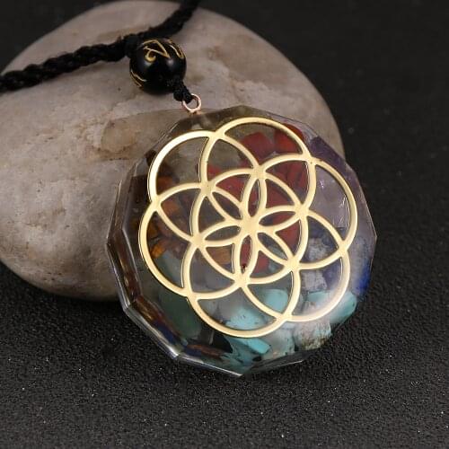 2021 New Design Reiki Healing Natural Chip Stone Round 7 Chakra Resin Orgone Energy Pendant Necklace Men Women Yoga Jewelry