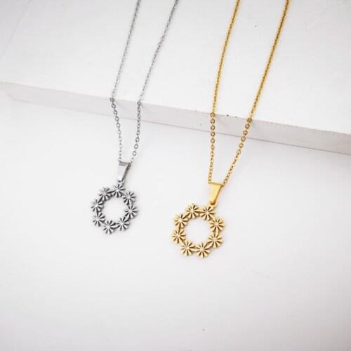 Japanese and Korean style innovative fashion trend small daisy clavicle chain net red girlfriend temperament female necklace
