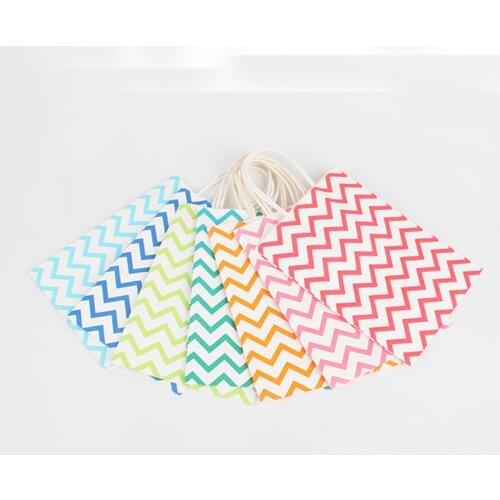 12Pcs/lot Festival Gift Kraft Paper Shopping Bags Candy Color Wavy Atripes Print Paper Bag With Handle Multifunction 16x22x8cm