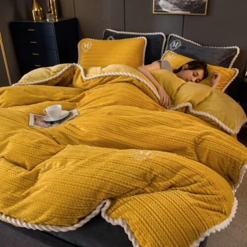 2021 Hot Sale Winter Soft Warm Red Yellow Coral Velvet Quilt Cover Flannel Thickening Duvet Bedding Cover Duvet Cover