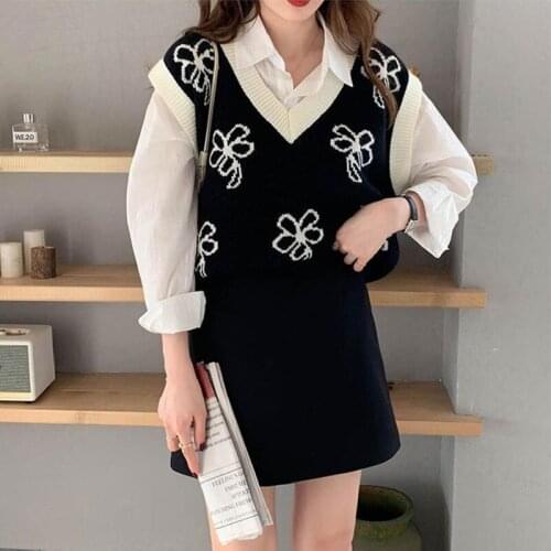 Streetwear Sweater Vest Women 2021 Korean Style Vintage Floral V Neck Sleeveless Pullover Knitted Tank Tops Waistcoat T671