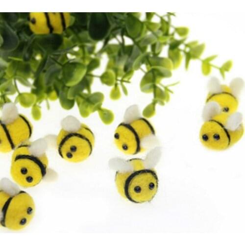 10pcs/pack Cute Little Bee Felt Fabric Kawaii Fluffy Soft Handmade Kids Toys Home Decoration Felt DIY Ball Sewing Craft Supplies