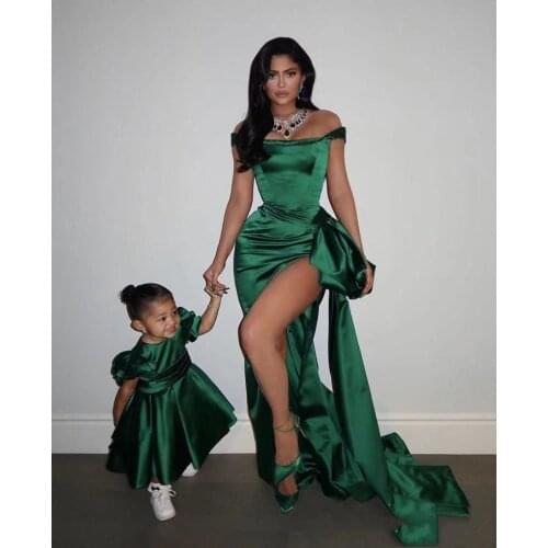 2021 Sexy Off Shoulder Evening Dresses Kylie Jenner Celebrity Prom Gowns Side Slit Peplum Arabic Formal Party Dress