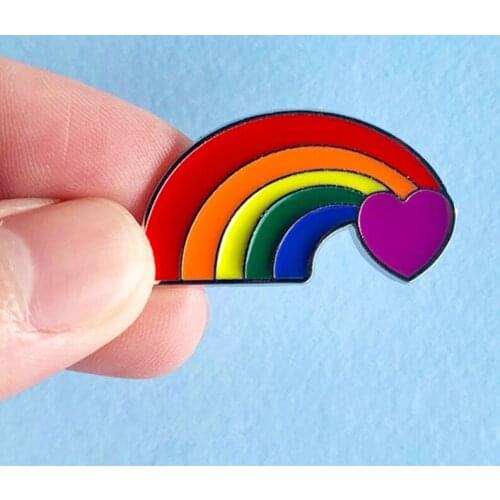 Rainbow Heart LGBT GAY Pride Enamel Brooch Pin Backpack Hat Bag Lapel Pins Badges Women Mens Fashion Jewelry Accessories