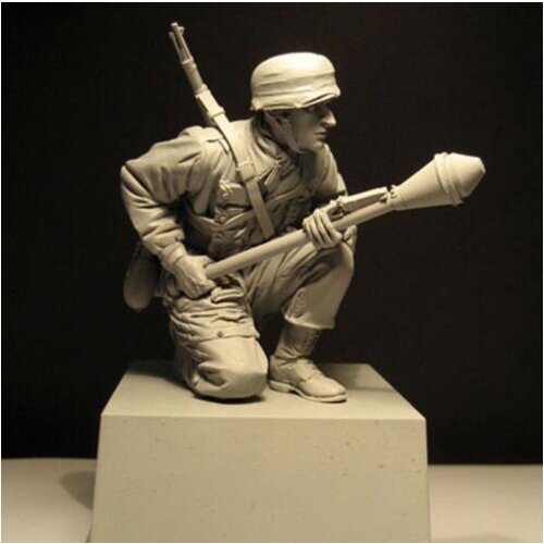 1/16 120mm Unpainted Resin Figure Soldier With Pzf