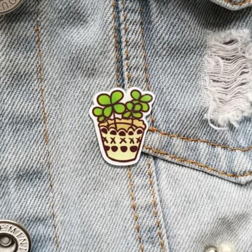 Cartoon Acrylic Brooches For Women Cute Clover Lapel Pins Hat Bag Shirt Accessories Scarf Buckle Jewelry Gift