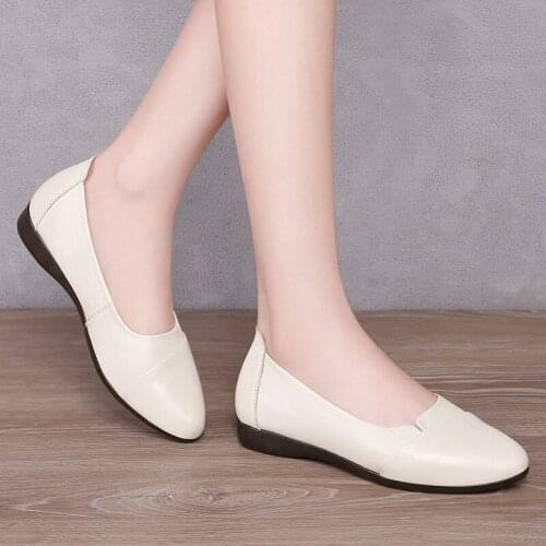Soft sole shoes ladies 2021 spring autumn new shallow Genuine Leather flat shoes mother driving shoes peas shoes Wedges Classics