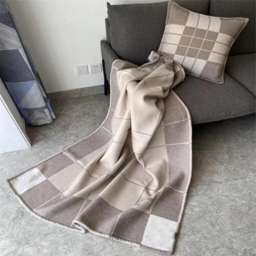 1520g H blanket European and American noble luxury thick H shawl air conditioning sofa aircraft blanket