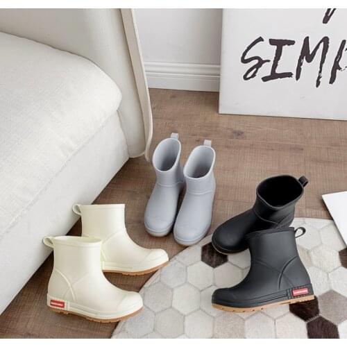 In spring autumn womens style, the cylinder is recreational and prevents slippery rain boots