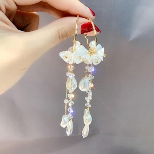 2020 New Korean Fashion Long-style Asymmetric Earrings Flower Simulation Pearl Tassels Eardrop Personality Earrings For Women