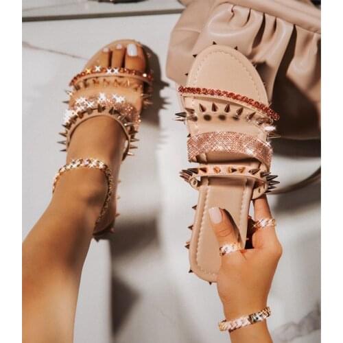 Sexy Wild Rhinestone Rivet Women Slippers Flat Heel Women Sandals Casual Home Slippers Plus Size 35-43