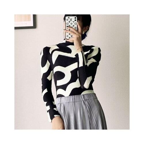 HOT SELLING Miyake fashion long sleeve Tofu pleats turtleneck Sexy Thin print T-shirt IN STOCK