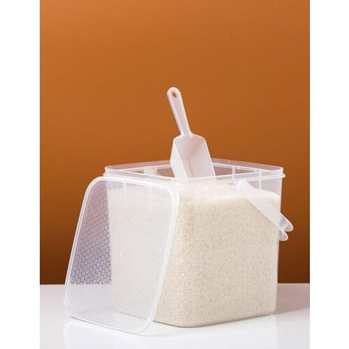 5.5L Plastic Rice Grain Storage Box Sealed Moisture-proof Large Pet Food Storage Container Handle With Spoon Anti-Oxidation