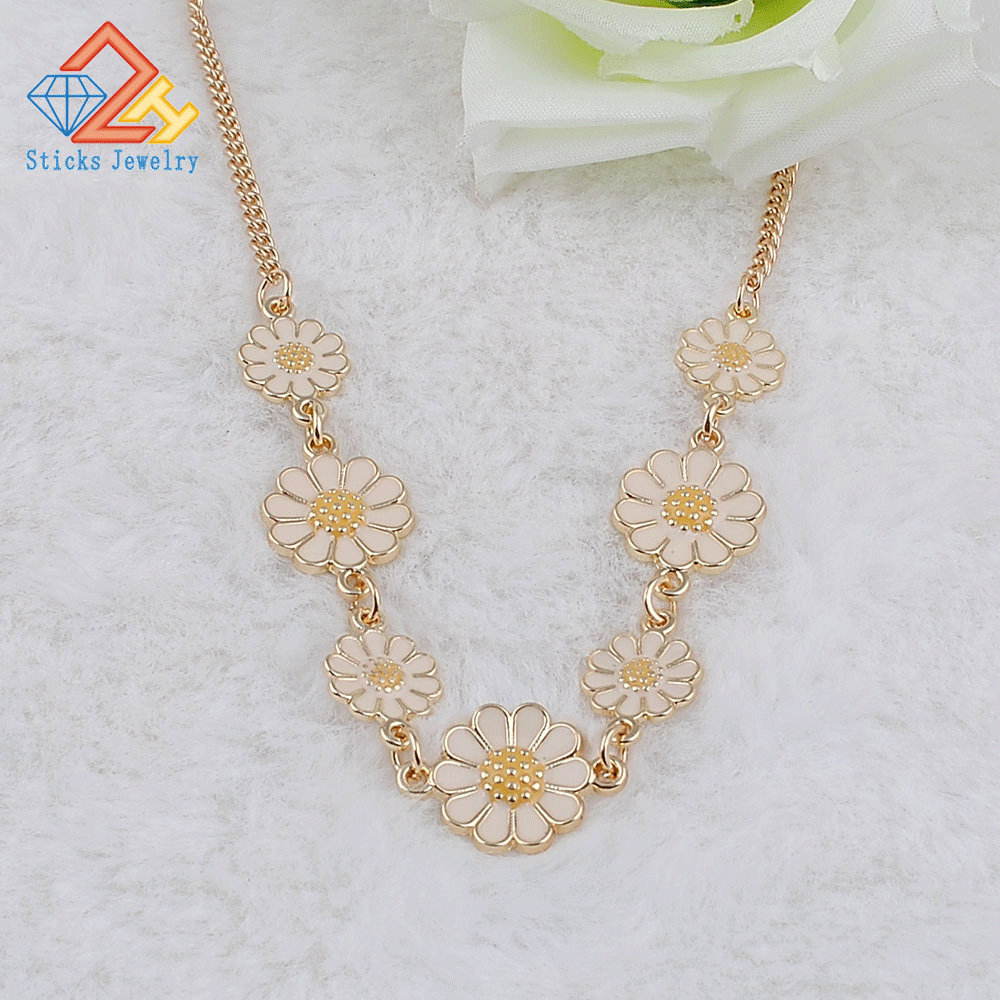 Sticks Jewelry Brand Charm 7 Flowers Trendy Necklace Zinc Alloy Goldplate Choker Necklace for Women