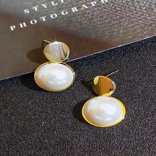 Elegant White Imitation Half Pearl Golden Round Stud Earrings for Women Fashion Bridal Wedding Party Prevent Allergy Jewelry