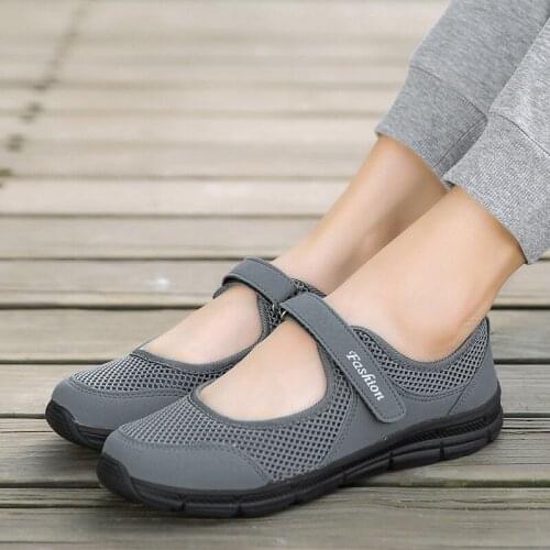 Women Mother Old Flats Sandals Shoes Breathable Non-slip Round Toe Shallow Mouth Ankle Hook Loop Non-slip Comfortable Sandals