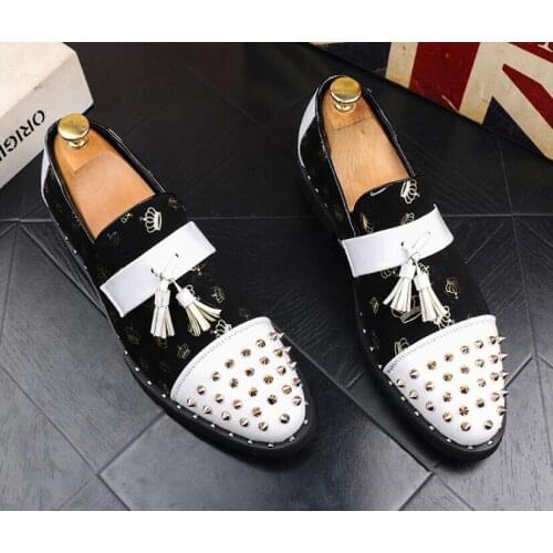 New Luxury Men Party Dress Shoes Breathable Fashion Wedding Casual Shoes Patent Leather Male Flats Rivets black white Shoes