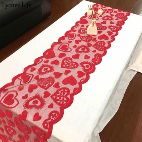 Red Vintage Lace Table Runner Doilies Heart Shape Printed Table Runners Modern Home Hotel Banquet Table Decor