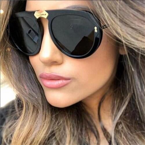 Luxury Oversized Sunglasses Women Retro Brand Designer Big Frame Sun Glasses Trendy Black Shades 90s Clear Glasses Pilot Style