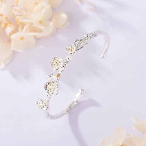 Silver Plated Brand New Design Retro Two Color Plum Blossom Girl Bracelet Fashion Handmade Open Style Bracelet Lady Jewelry Gift