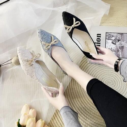 New type of daily comfort flat shoes with shallow mouth and pointed toe and low top spot Korean edition in 2021