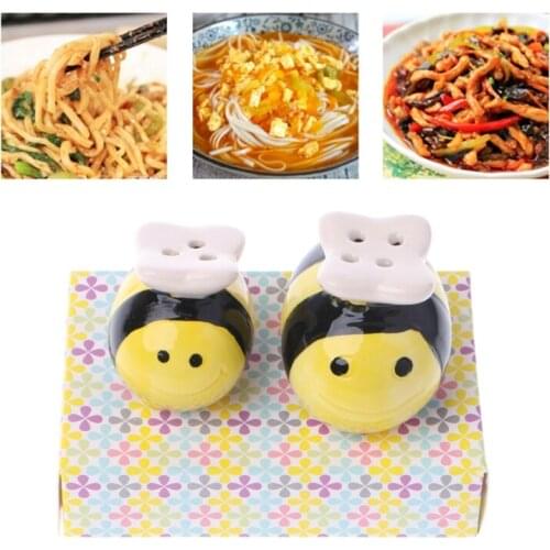 2pcs/set Ceramic Salt Pepper Shaker Flying Bee Style Seasoning Pot Cooking Tableware Gift