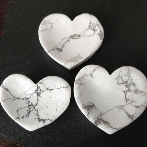 Natural White Turquoise Crystal Carved Heart Howlite Stone Hearts For Decoration