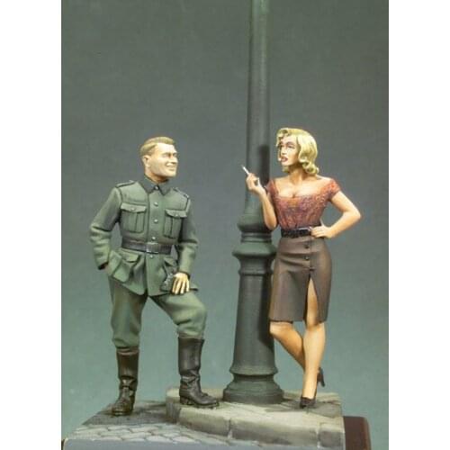 1/32 Resin Model Building Kit Figure Officers and Beauty