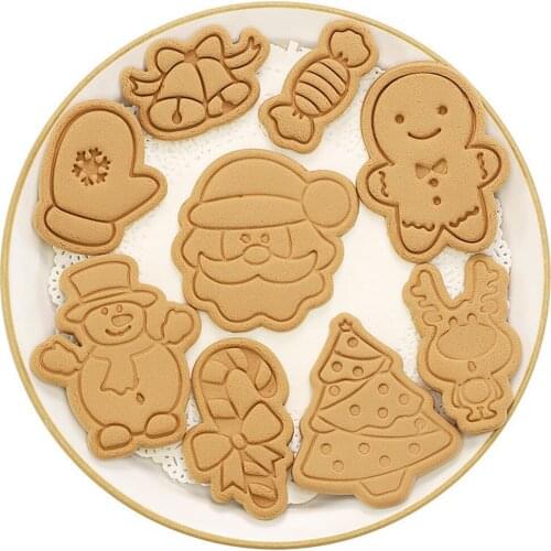 Christmas Snowman Cookie Stamp Biscuit DIY Mold 3D Cookie Cake Cutter Baking Mould Xmas Cookie Cutters Color Random
