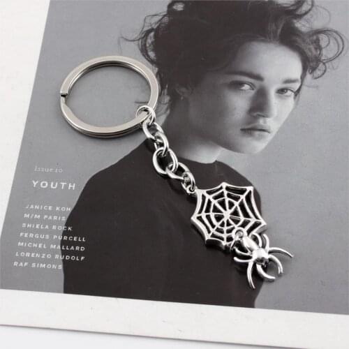 1pc Spider KeyChain Halloween Animal Pendant For Men Keyring Trinket Car Chainholder Souvenirs Jewelry E2385