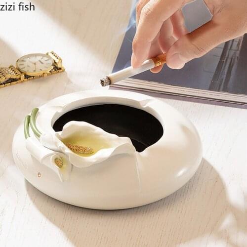 Resin Calla Lily Ashtray Creativity Hand Carved Painted Flowers Ash Storage Bin with Smoke Trough White Round Ash Storage Box