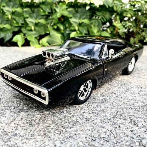 Diecast 1:24 Scale Retro Classic Car Alloy Simulation Car Model Collection Decoration Gifts Kids Toys Boys