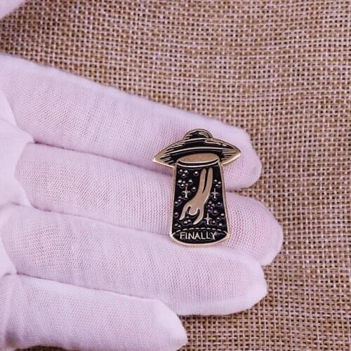 Creative UFO Enamel Pin Badges Cloth Hat Bag Accessory
