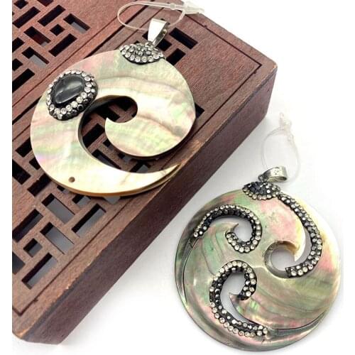 1pc Shell Pendant Black Shell Round Hollow Colorful Diamond Necklace Pendant Retro Crafts DIY Jewelry Making Accessories 43/49mm