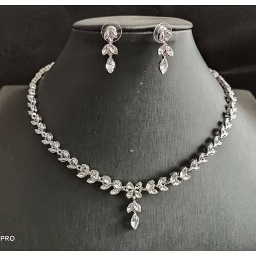 Jiayi Jiaduo Chokers On The Neck