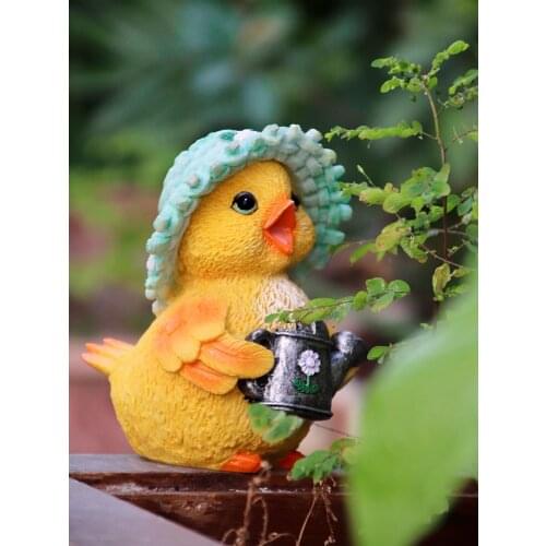 Cute Resin Simulation Bird Statue Yellow-purple Bird Gardener with Hat Cartoon Craft Outdoor Balcony Garden Decoration Sculpture