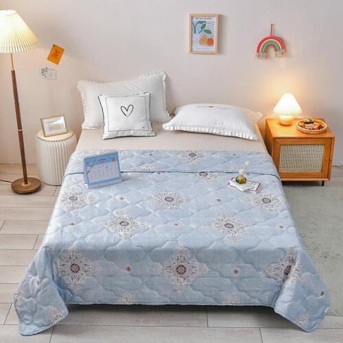 Fashion Printed Light and Thin Summer Blanket or Bed Cover, Sofa Cover in Home and Hotel Decoration Bedroom