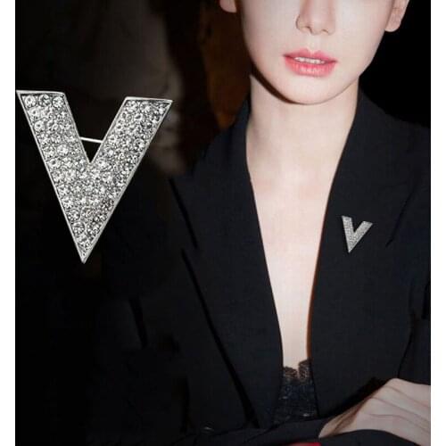 New Minimalist Crystal New Letter V Brooch Pin Rhinestone Triangle Brooches and Pins for Mens Shirt Collar Accessories