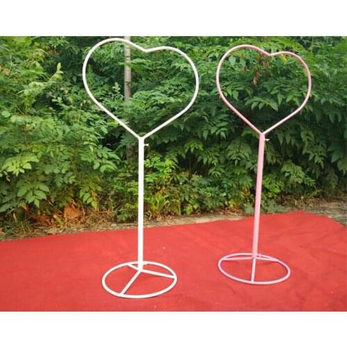 Wedding supplies wholesale heart-shaped road frame. Lead frame, wrought iron lifting road