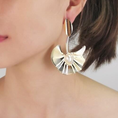 Big Leaf Drop Dangle Earrings For Women Imitation Pearl Metal Earings Statement Punk Jewelry Wholesale UKMOC